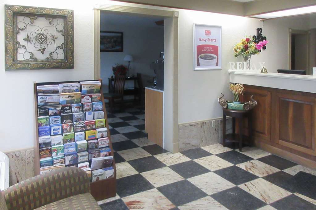 Econo Lodge Zanesville Dalaman gambar